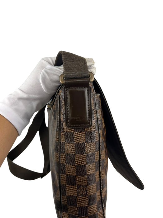 Louis Vuitton Messenger bag